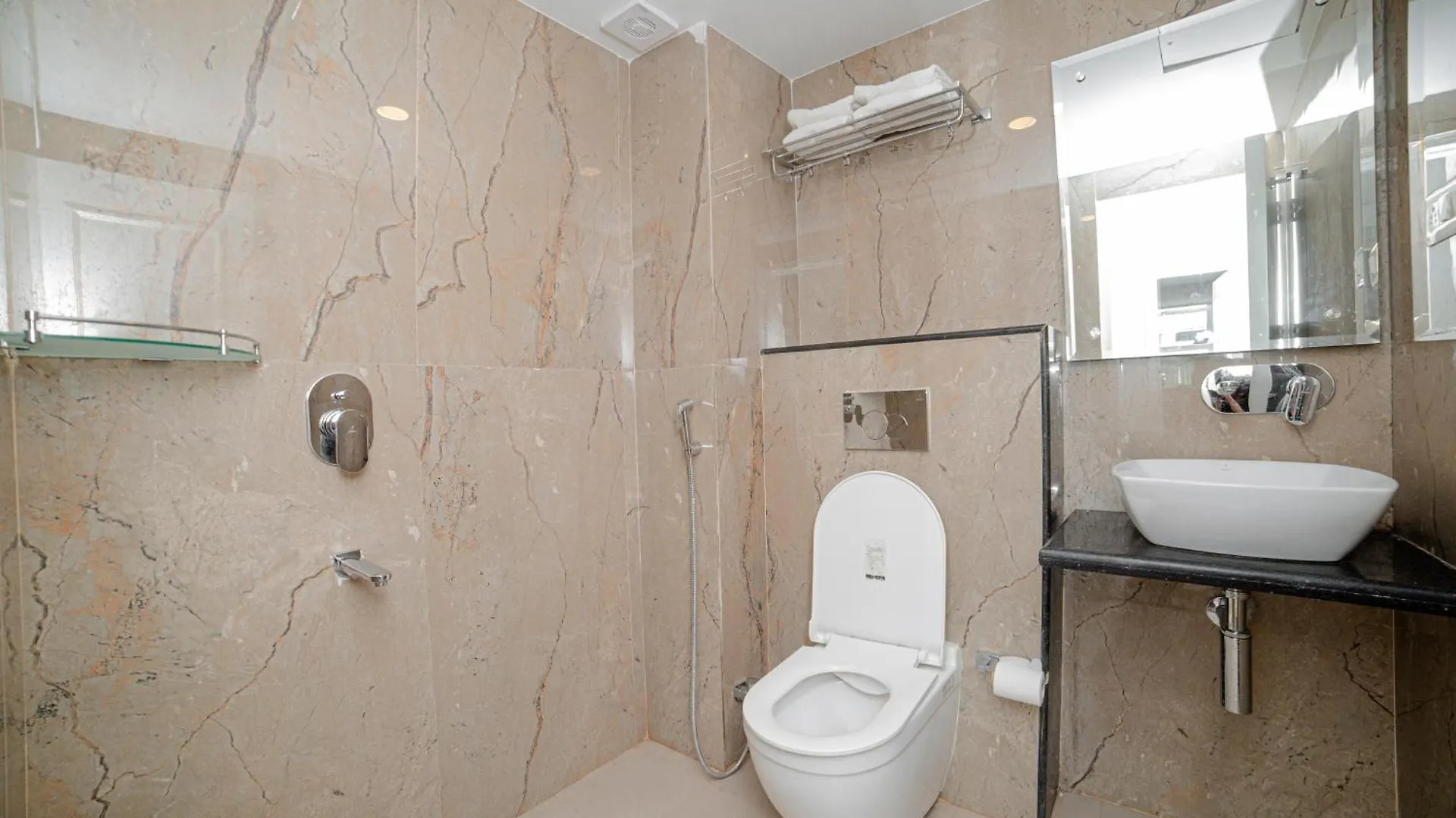Pearl Courtyard Hotel Varanasi 4*,